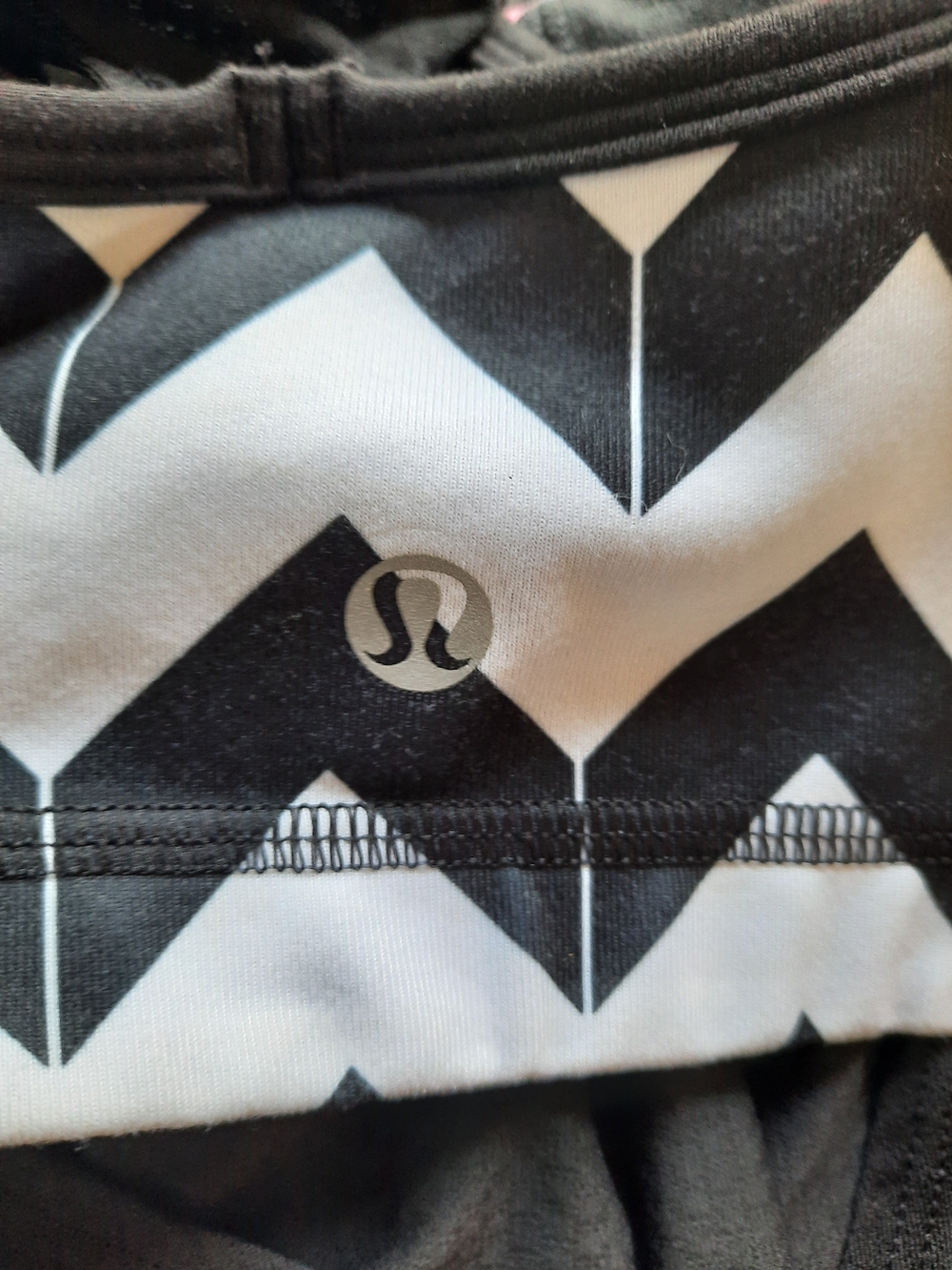 Lululemon Athletica Run For Your Life Black Layer Tank with Chevron Back Detail - Picture 2 of 4